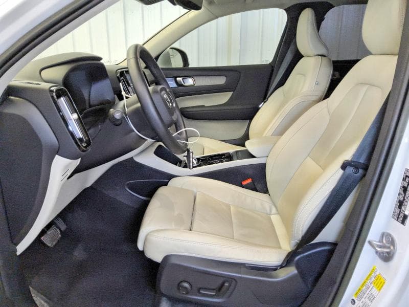 2023 VOLVO XC40 PLUS 7