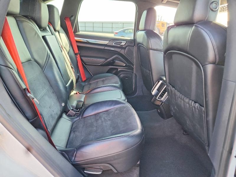 2018 PORSCHE CAYENNE 11