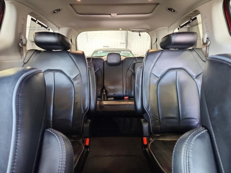 2017 CHRYSLER PACIFICA LIMITED 10