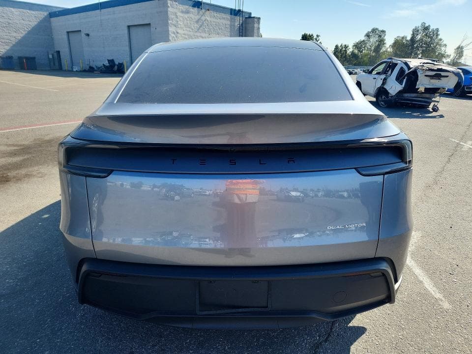 2026 TESLA MODEL Y 6