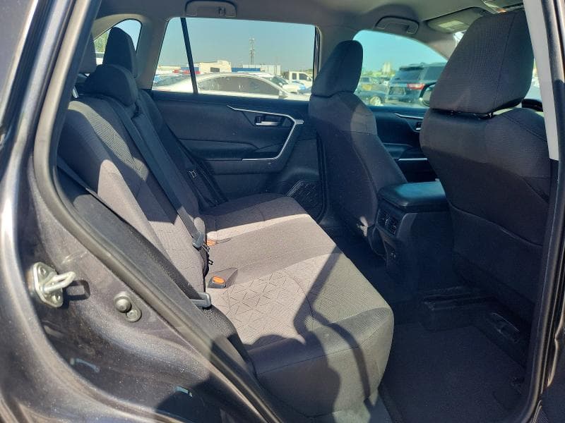 2020 TOYOTA RAV4 XLE 10