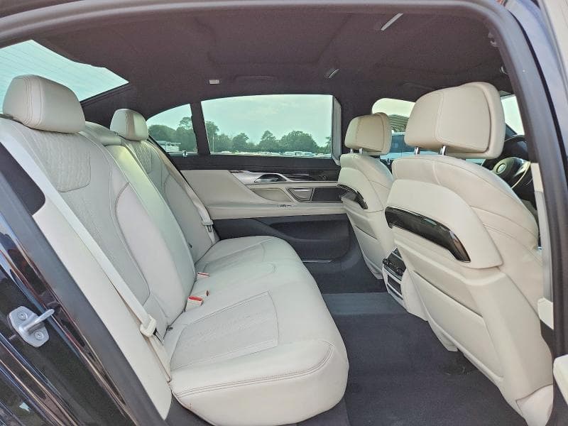 2021 BMW 750 XI 10