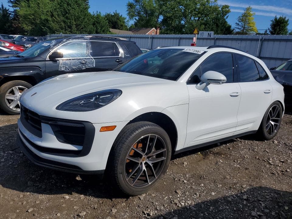 2024 PORSCHE MACAN BASE - 1