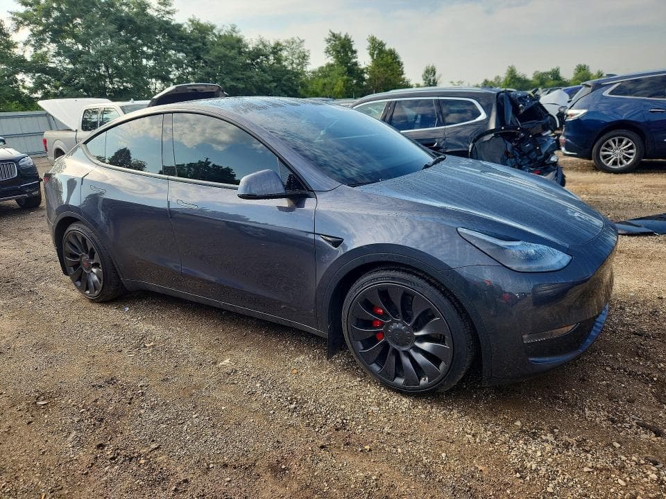 2023 TESLA MODEL Y 4
