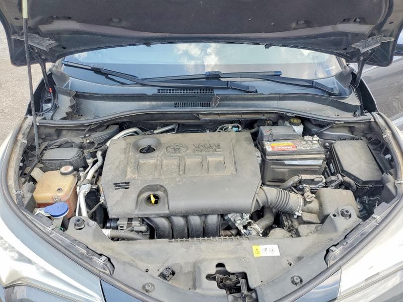 2019 TOYOTA C-HR XLE 12