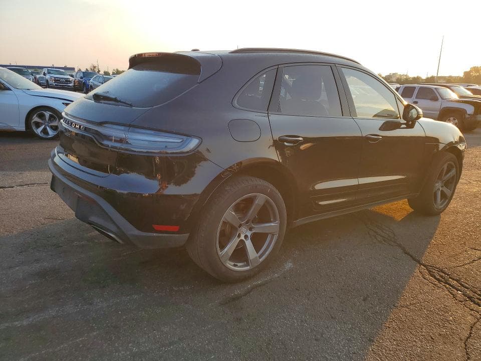 2024 PORSCHE MACAN BASE 3