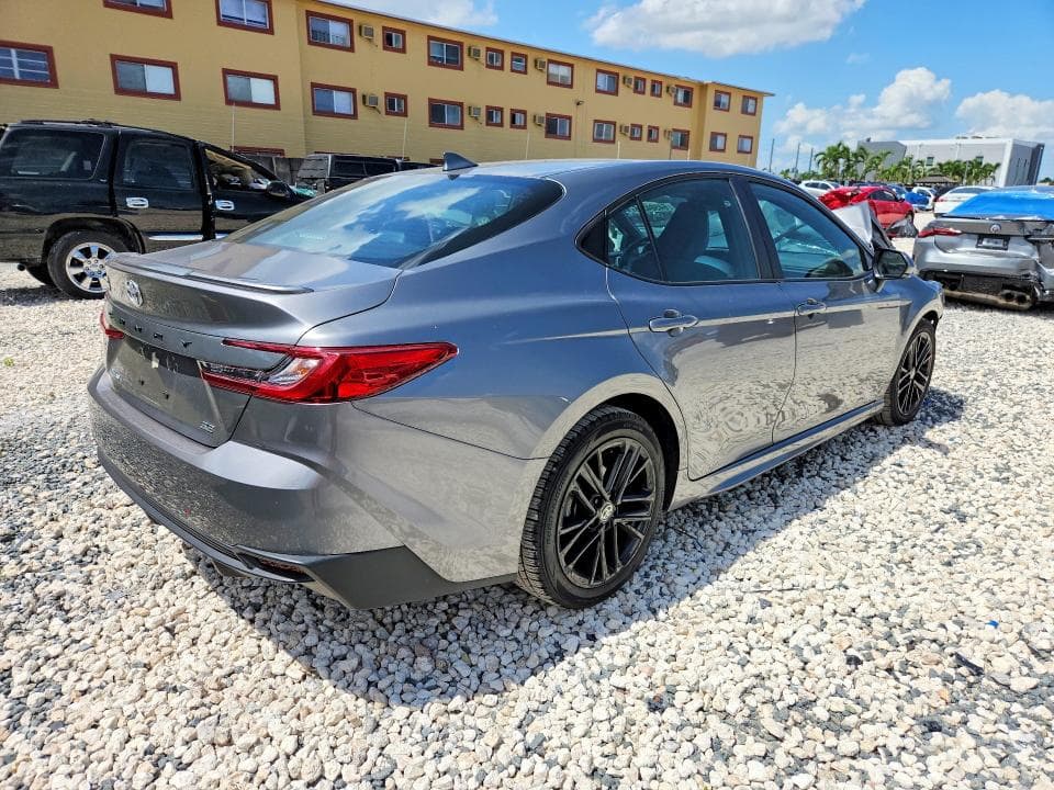 2025 TOYOTA CAMRY SE 3