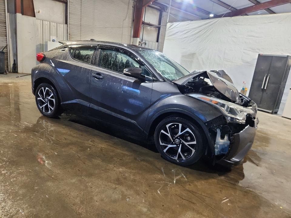 2019 TOYOTA C-HR XLE 4