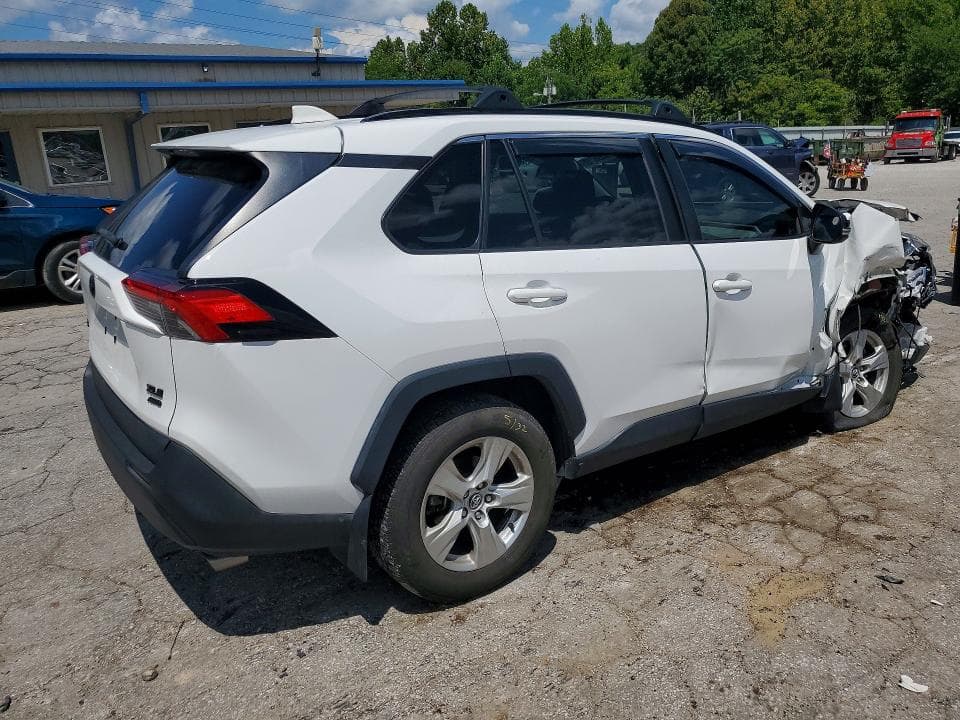 2020 TOYOTA RAV4 XLE 3