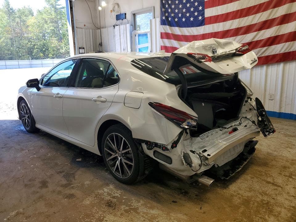 2023 TOYOTA CAMRY XLE 2