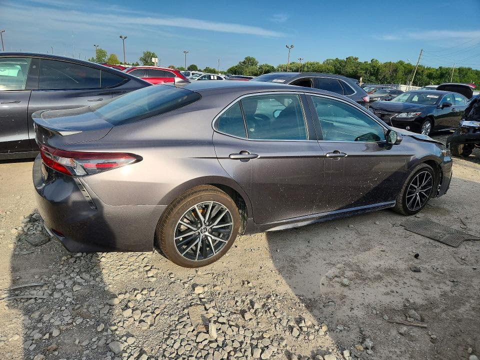 2021 TOYOTA CAMRY 3