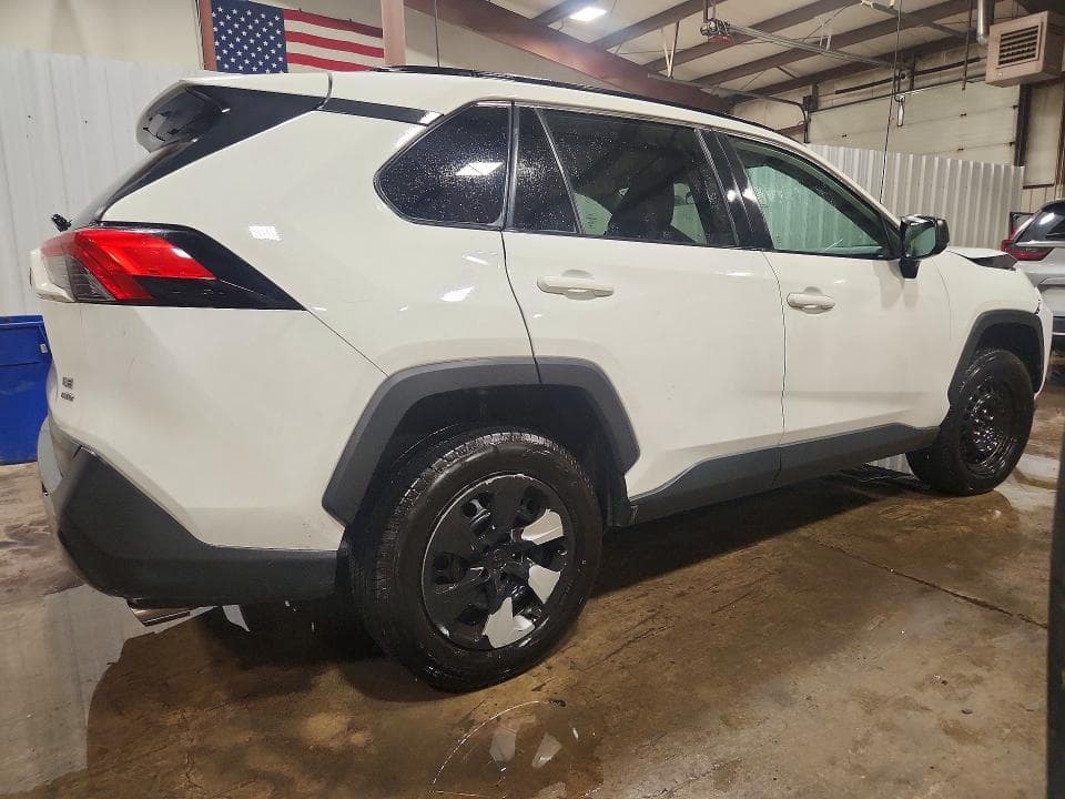 2020 TOYOTA RAV4 LE 3