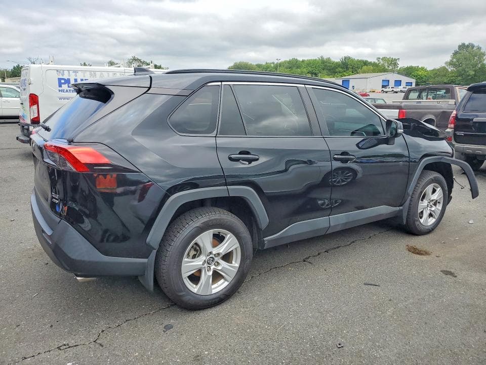 2020 TOYOTA RAV4 XLE 3