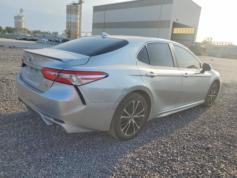 2020 TOYOTA CAMRY SE 3
