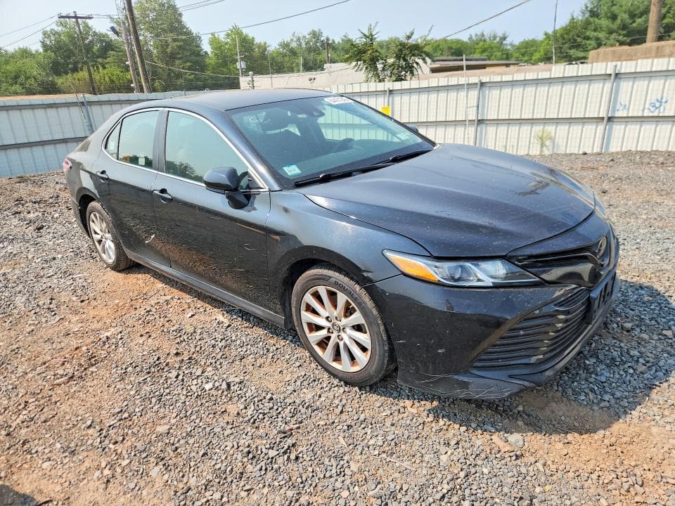 2019 TOYOTA CAMRY LE 4