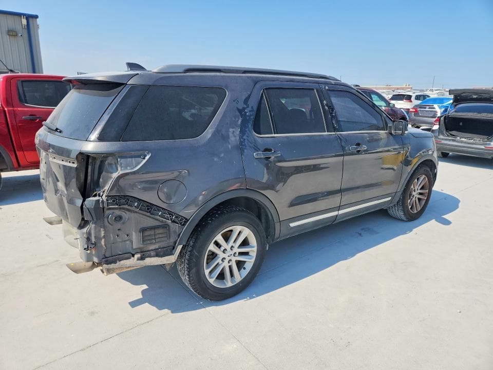 2017 FORD EXPLORER XLT 3