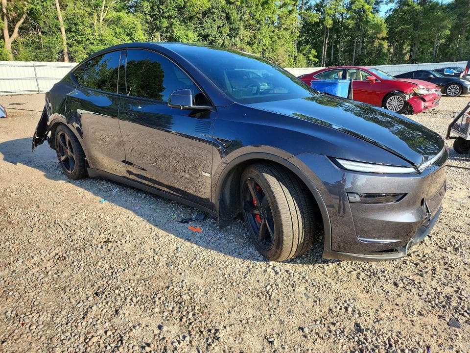 2026 TESLA MODEL Y 4