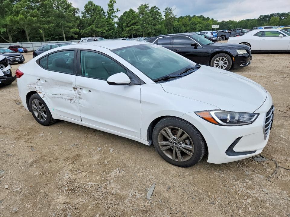 2017 HYUNDAI ELANTRA SE 4