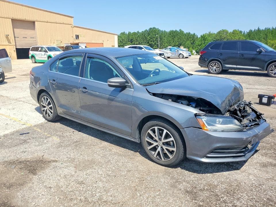 2017 VOLKSWAGEN JETTA SE 4