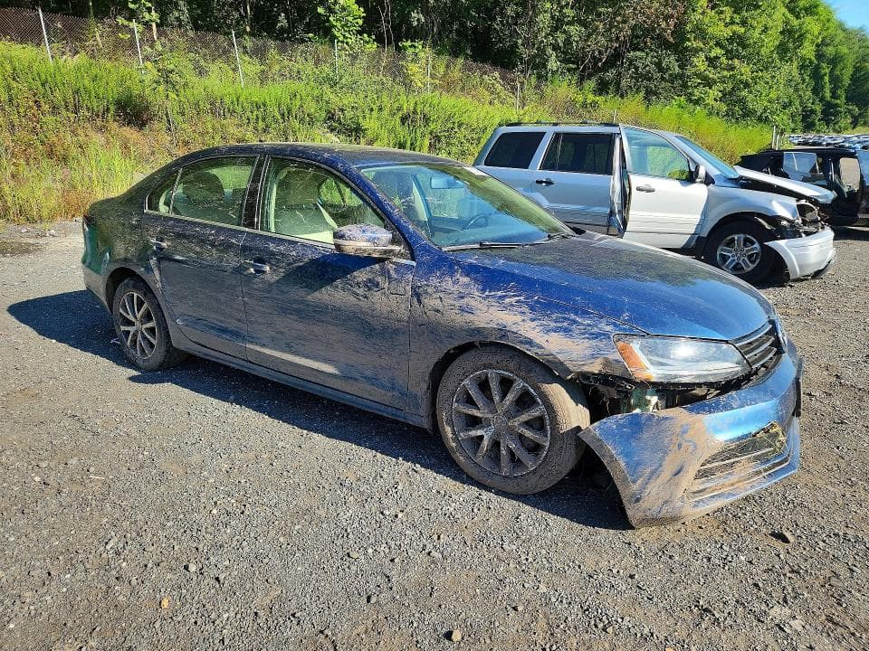 2017 VOLKSWAGEN JETTA SE 4