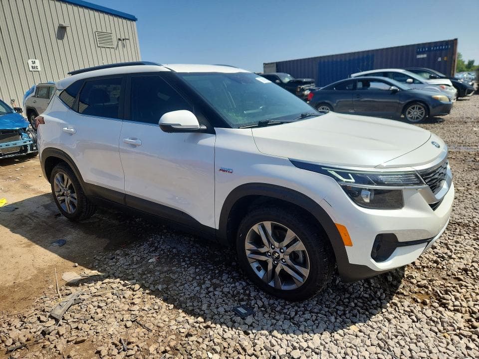 2021 KIA SELTOS S 4