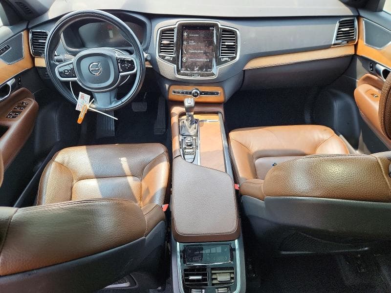 2021 VOLVO XC90 T6 MOMENTUM 8