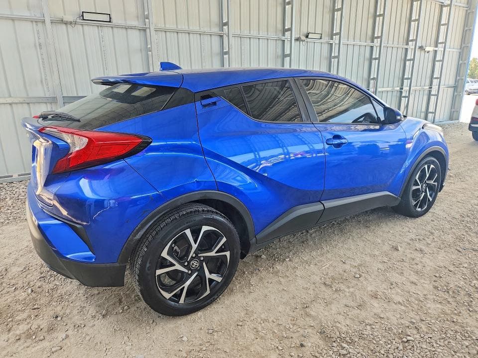 2020 TOYOTA C-HR XLE 3