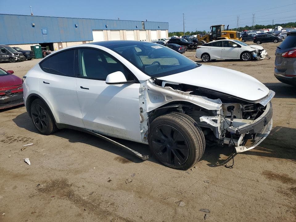 2024 TESLA MODEL Y 4