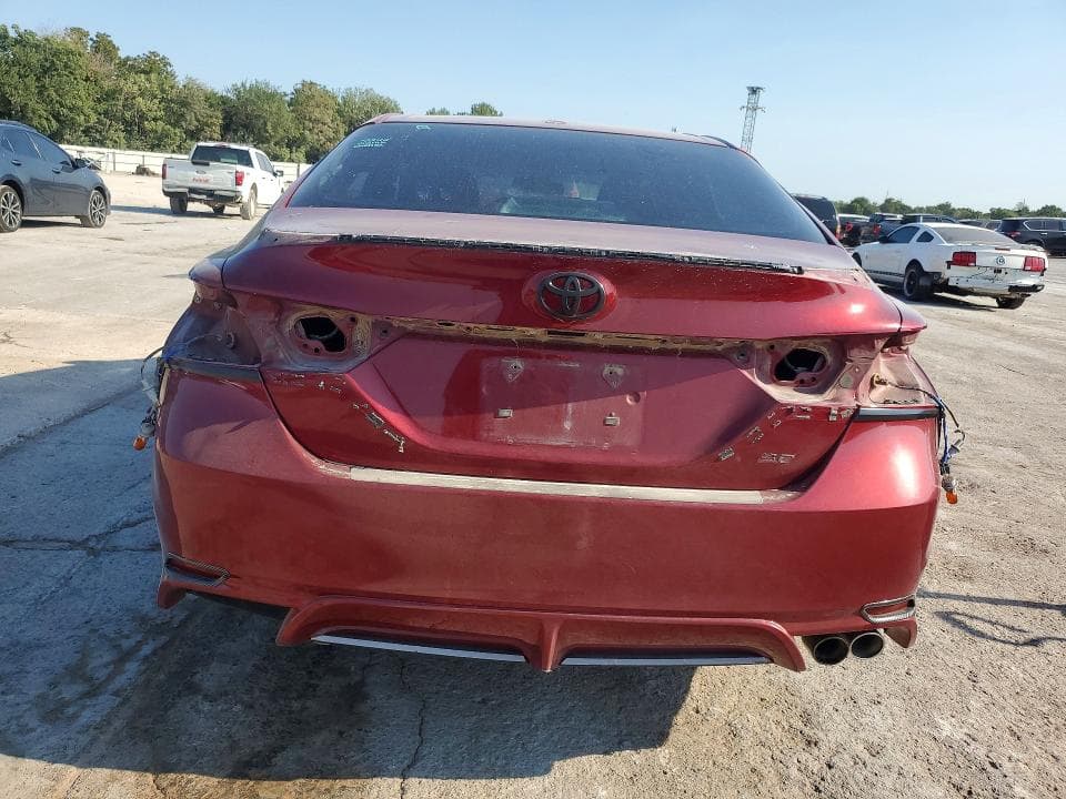 2018 TOYOTA CAMRY SE 6