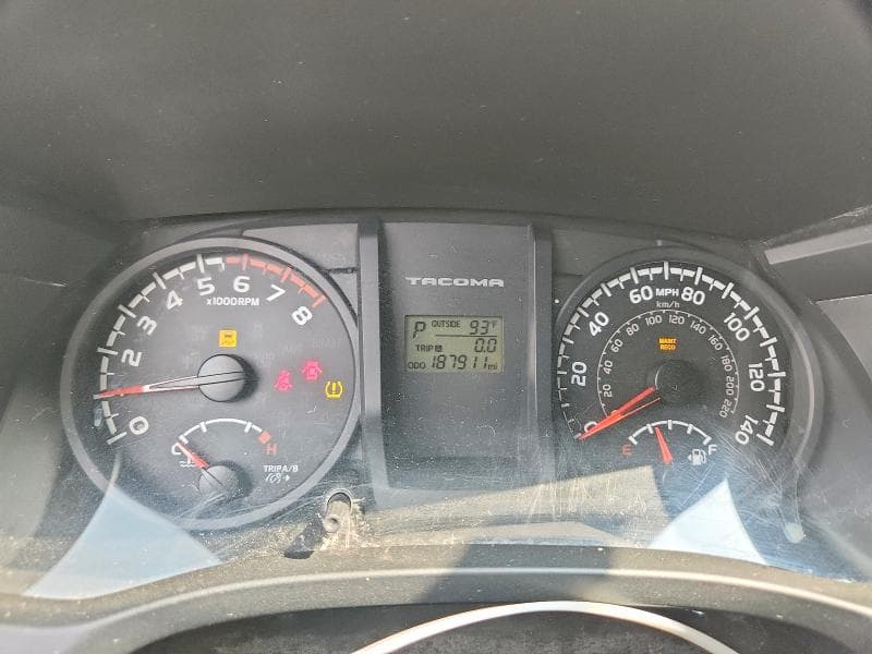 2017 TOYOTA TACOMA SR 9