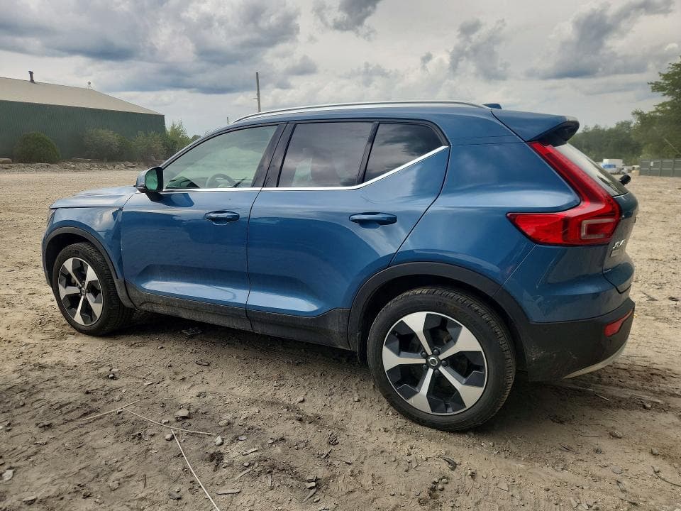 2025 VOLVO XC40 PLUS 2