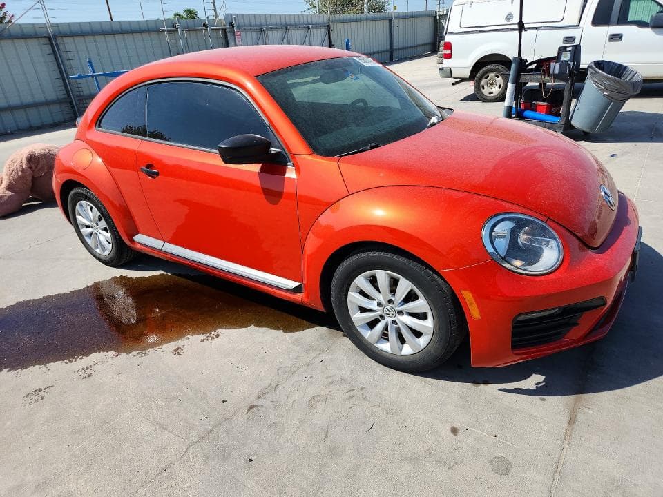 2018 VOLKSWAGEN BEETLE S 4