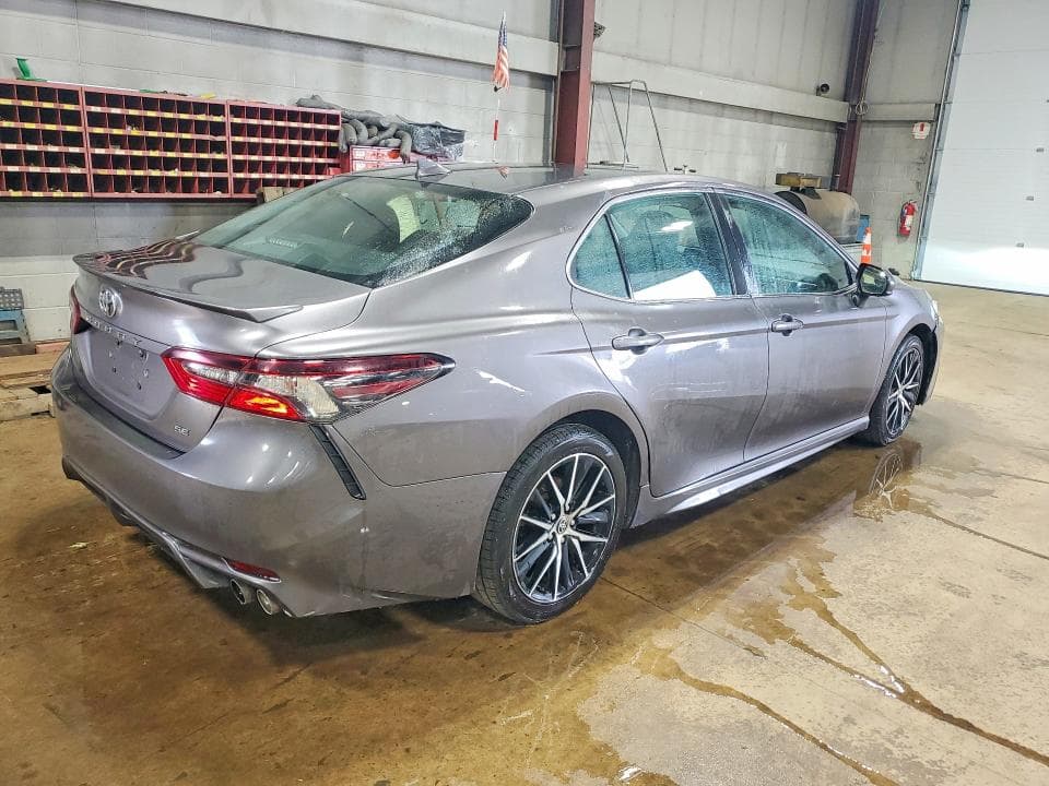 2021 TOYOTA CAMRY SE 3