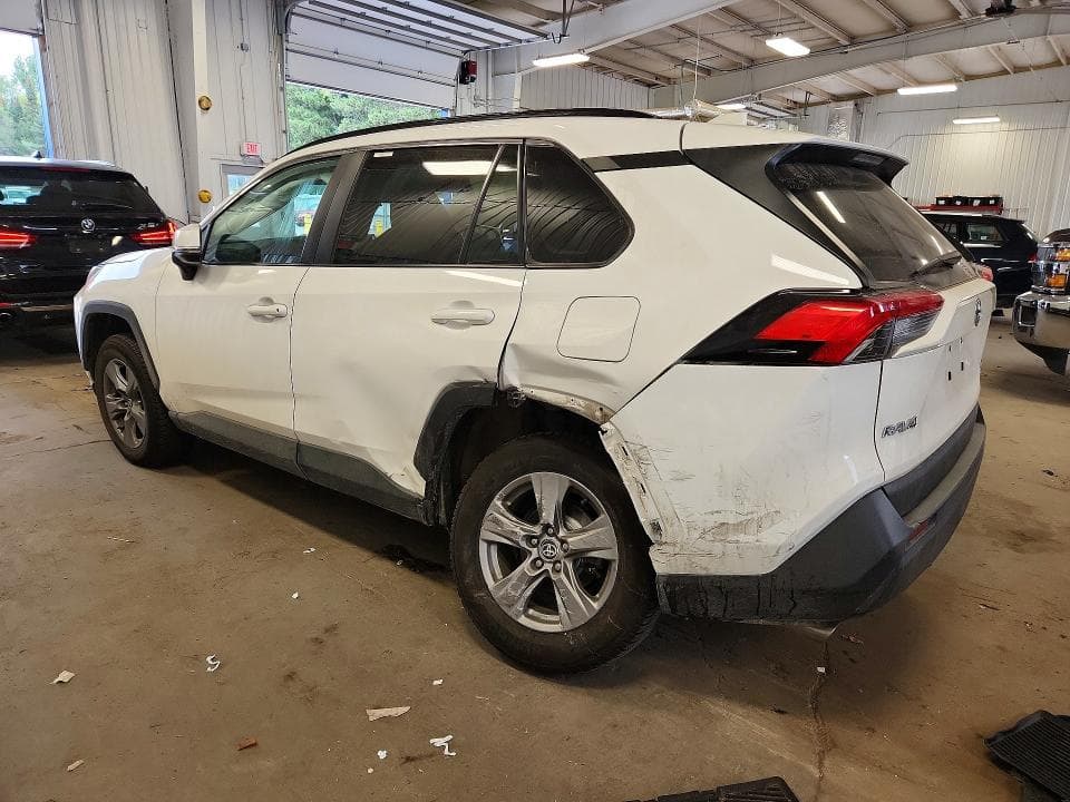 2022 TOYOTA RAV4 XLE 2