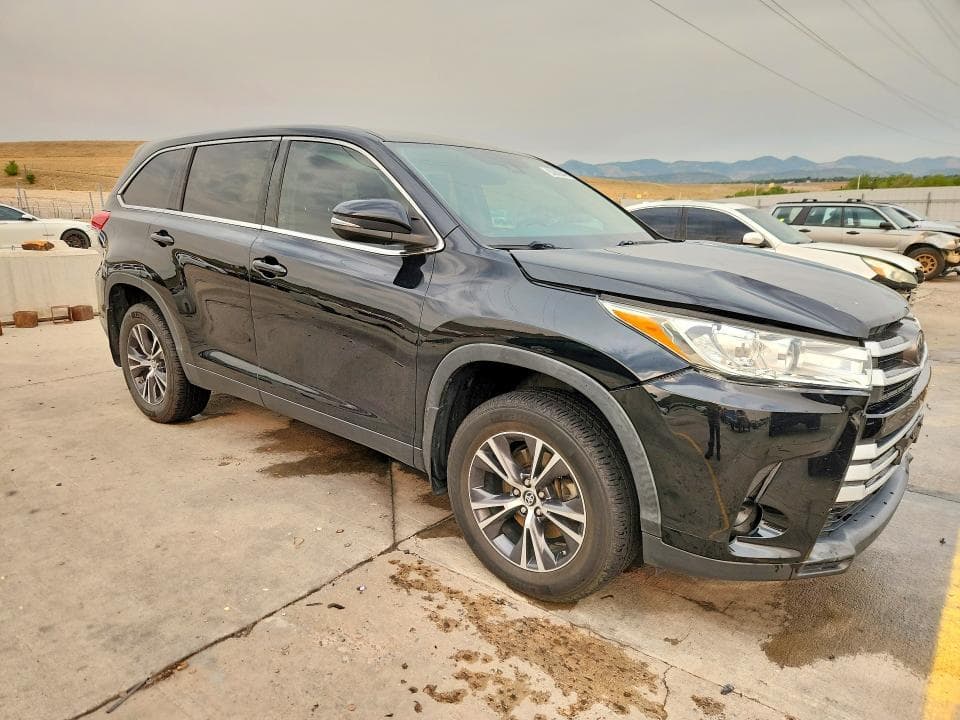 2019 TOYOTA HIGHLANDER LE 4