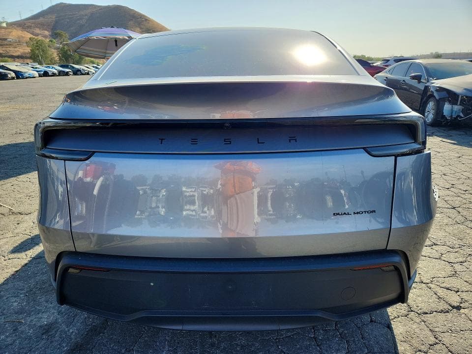 2026 TESLA MODEL Y 6