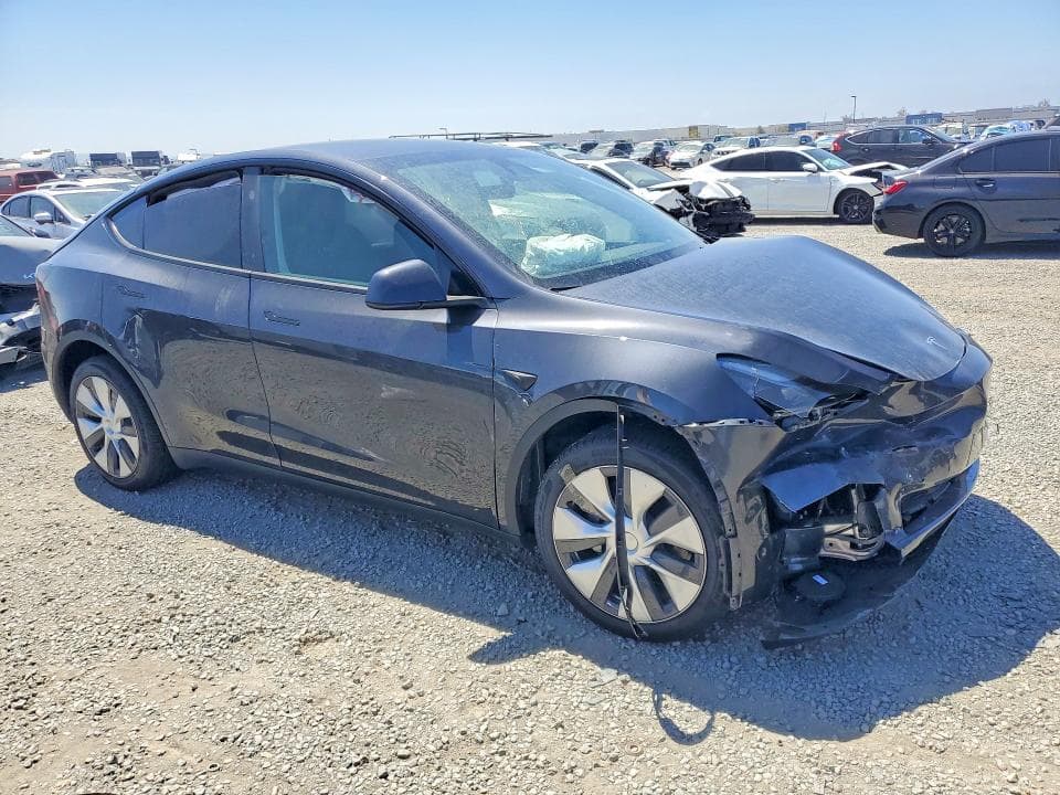 2024 TESLA MODEL Y 4
