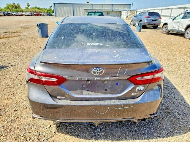 2018 TOYOTA CAMRY SE 6