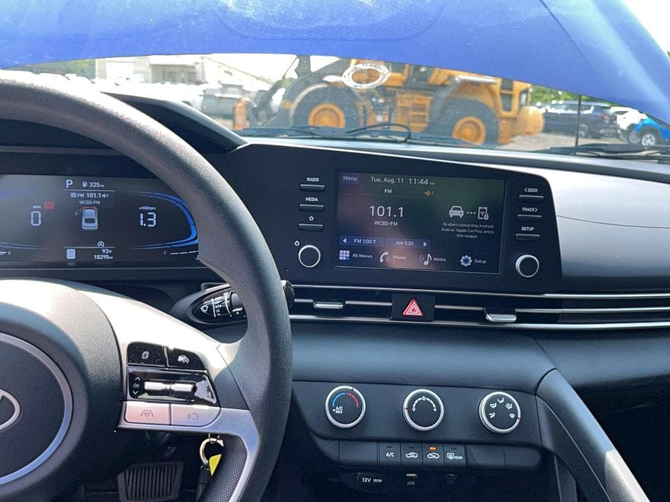 2024 HYUNDAI ELANTRA SE 9