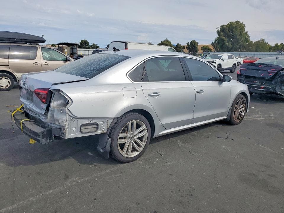 2018 VOLKSWAGEN PASSAT SE 3
