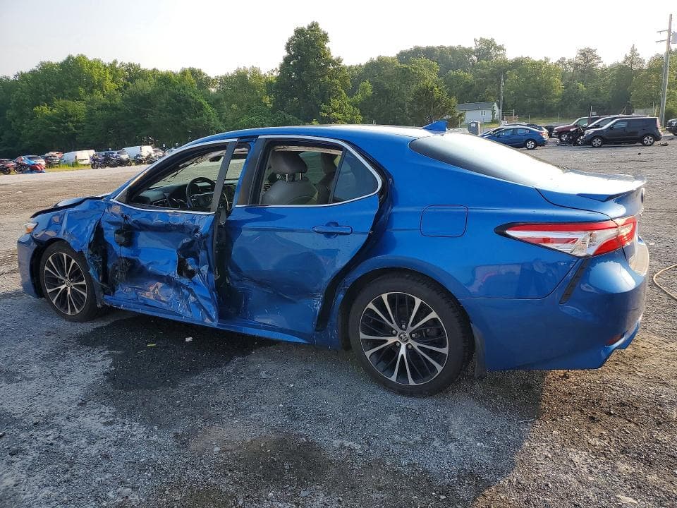 2020 TOYOTA CAMRY SE 2