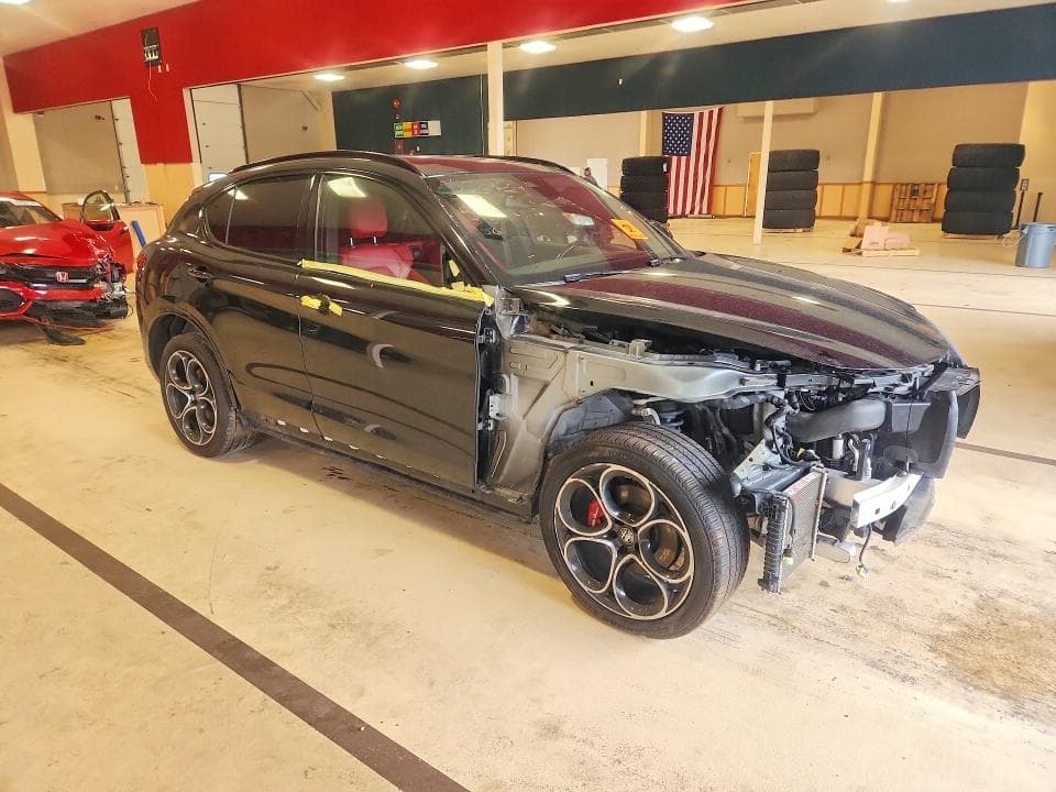 2022 ALFA ROMEO STELVIO TI 4