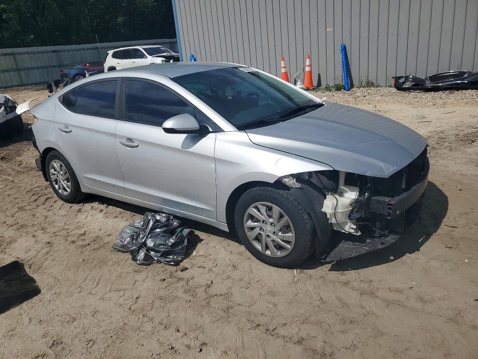 2017 HYUNDAI ELANTRA SE 4