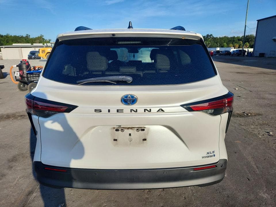 2022 TOYOTA SIENNA XLE 6