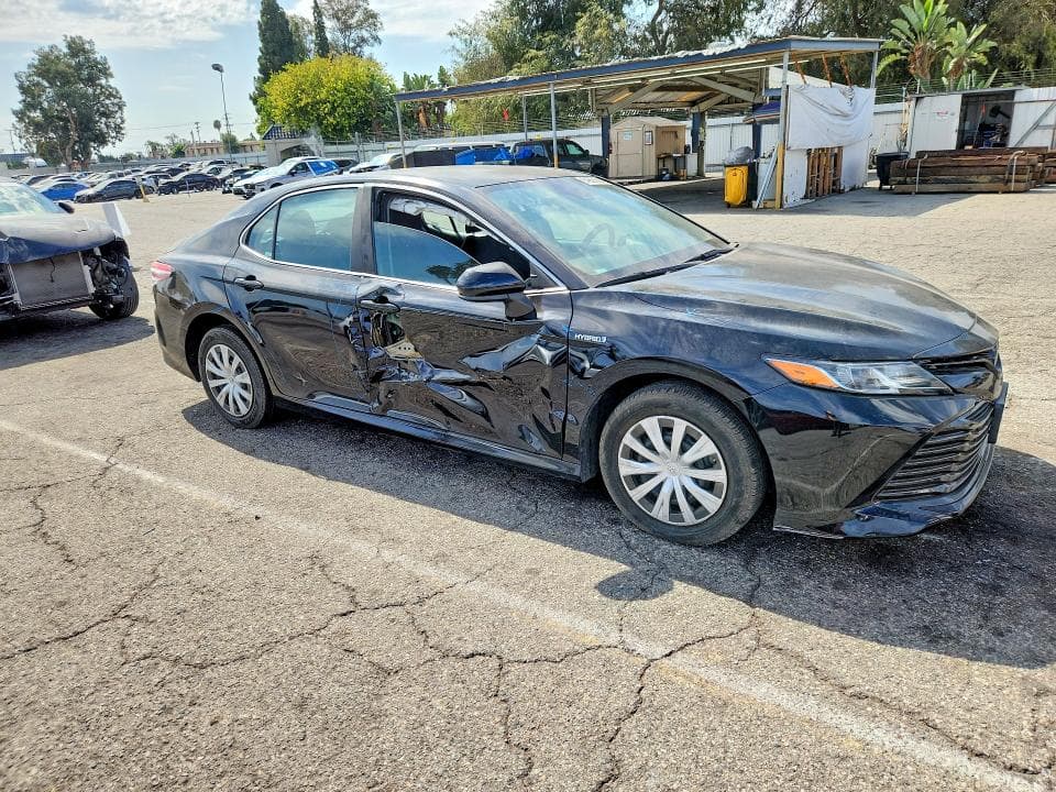 2019 TOYOTA CAMRY LE 4