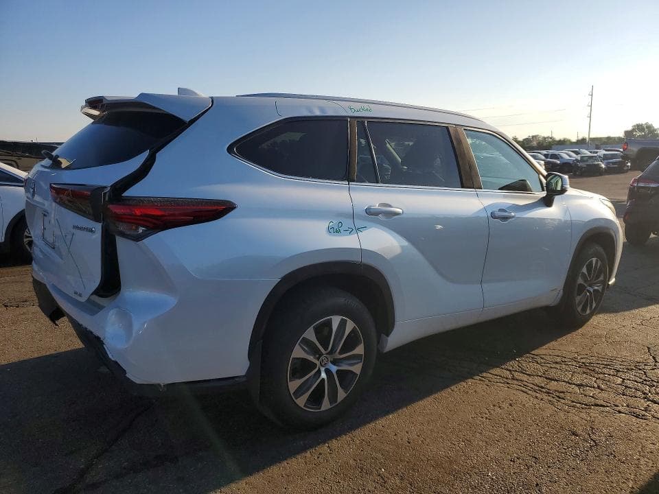 2022 TOYOTA HIGHLANDER HYBRID XLE 3