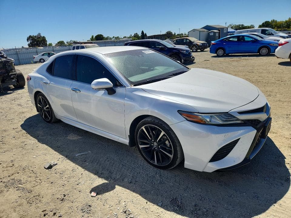 2018 TOYOTA CAMRY XSE 4