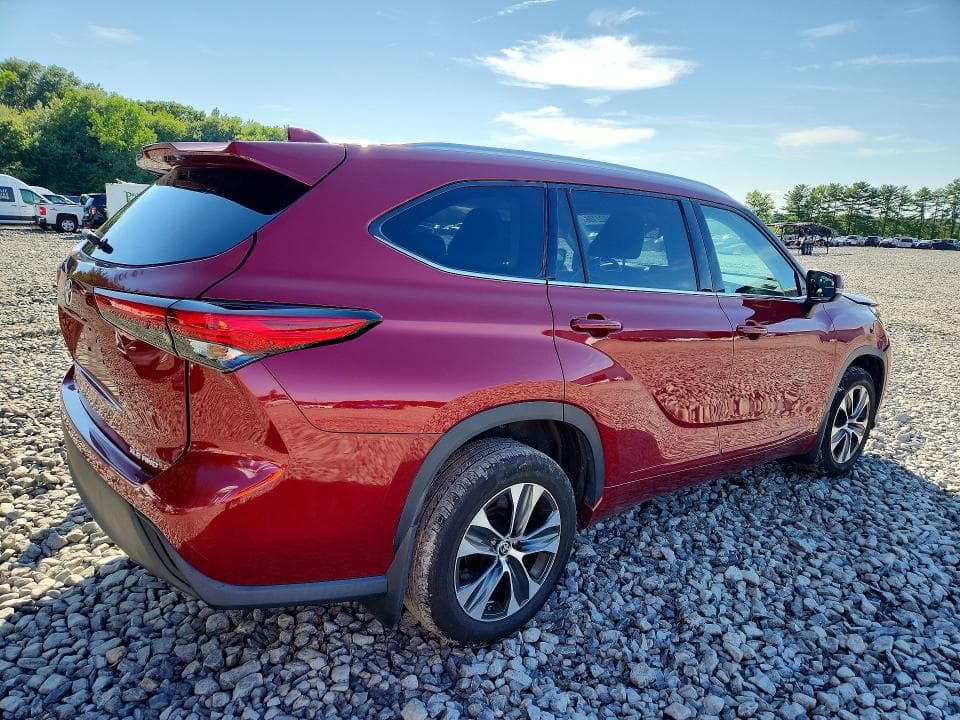 2021 TOYOTA HIGHLANDER XLE 3