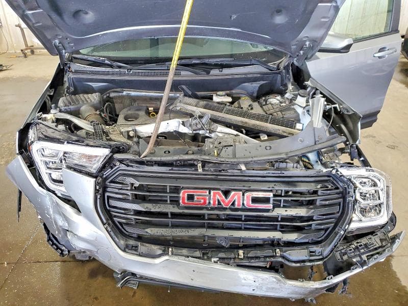 2023 GMC TERRAIN SLE 11