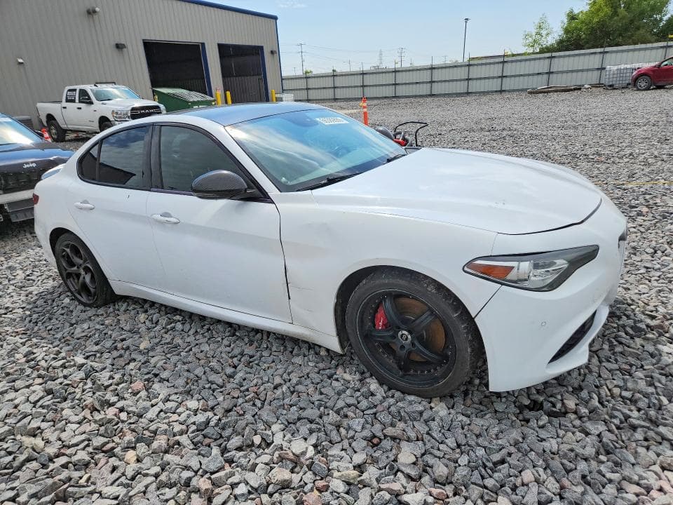 2017 ALFA ROMEO GIULIA TI 4